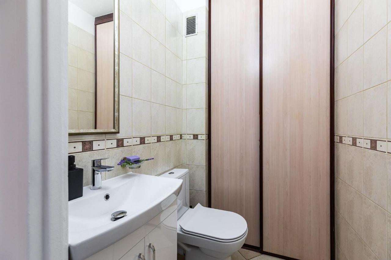 Room, Pirenejska 20 Cozy Rooms Warsaw Exterior photo