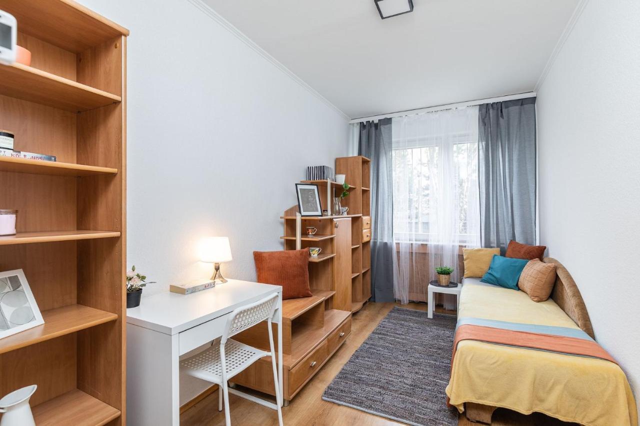 Room, Pirenejska 20 Cozy Rooms Warsaw Exterior photo