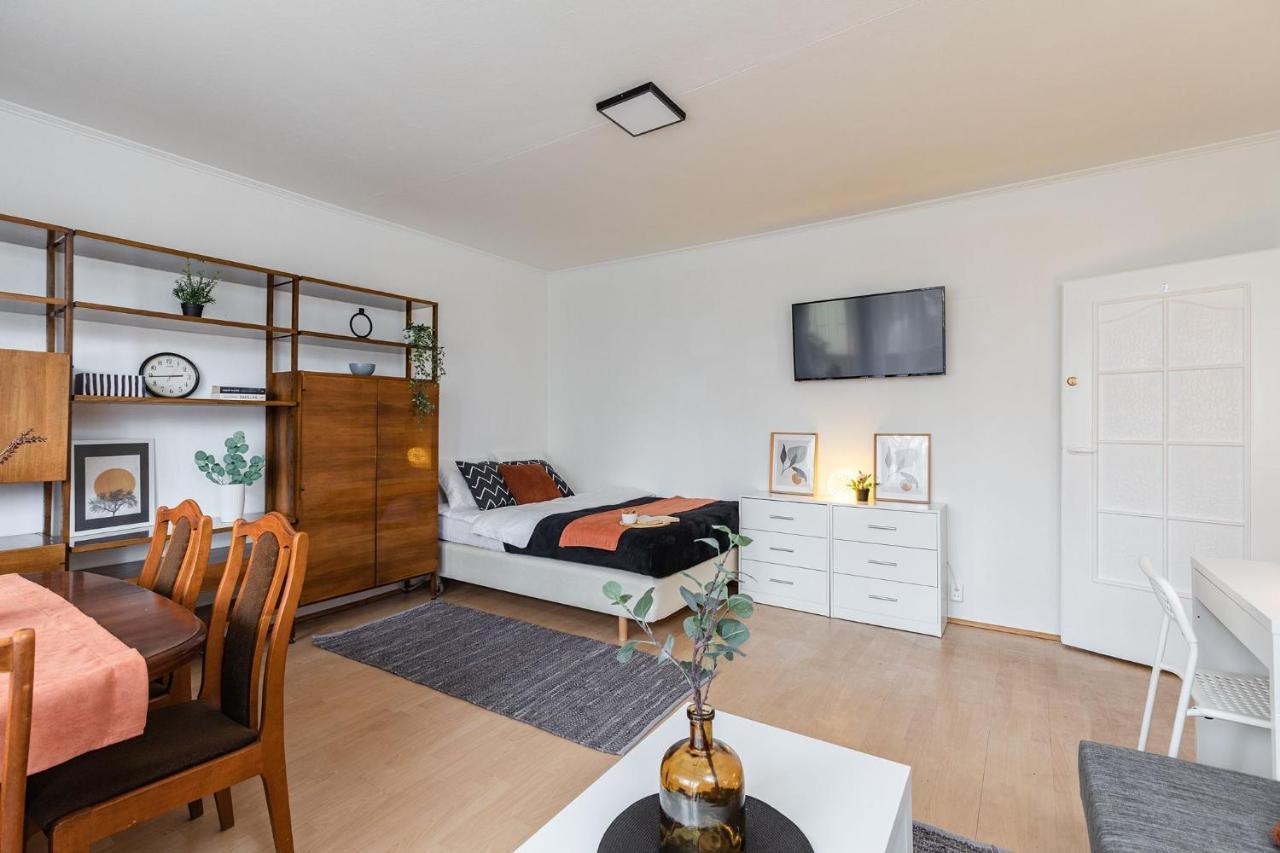 Room, Pirenejska 20 Cozy Rooms Warsaw Exterior photo